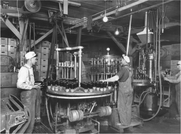 Historical photo of men bottling Heidelberg Beer in the brewery.