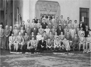 Black and white photo of the Heidelberg sales team, dated December 1952.